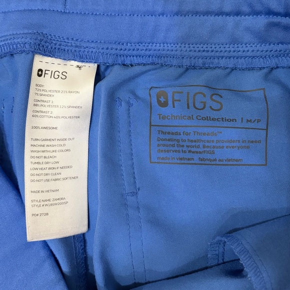 Figs Scrub Set - Catarina Top & Zamora Joggers - Picture 8 of 10